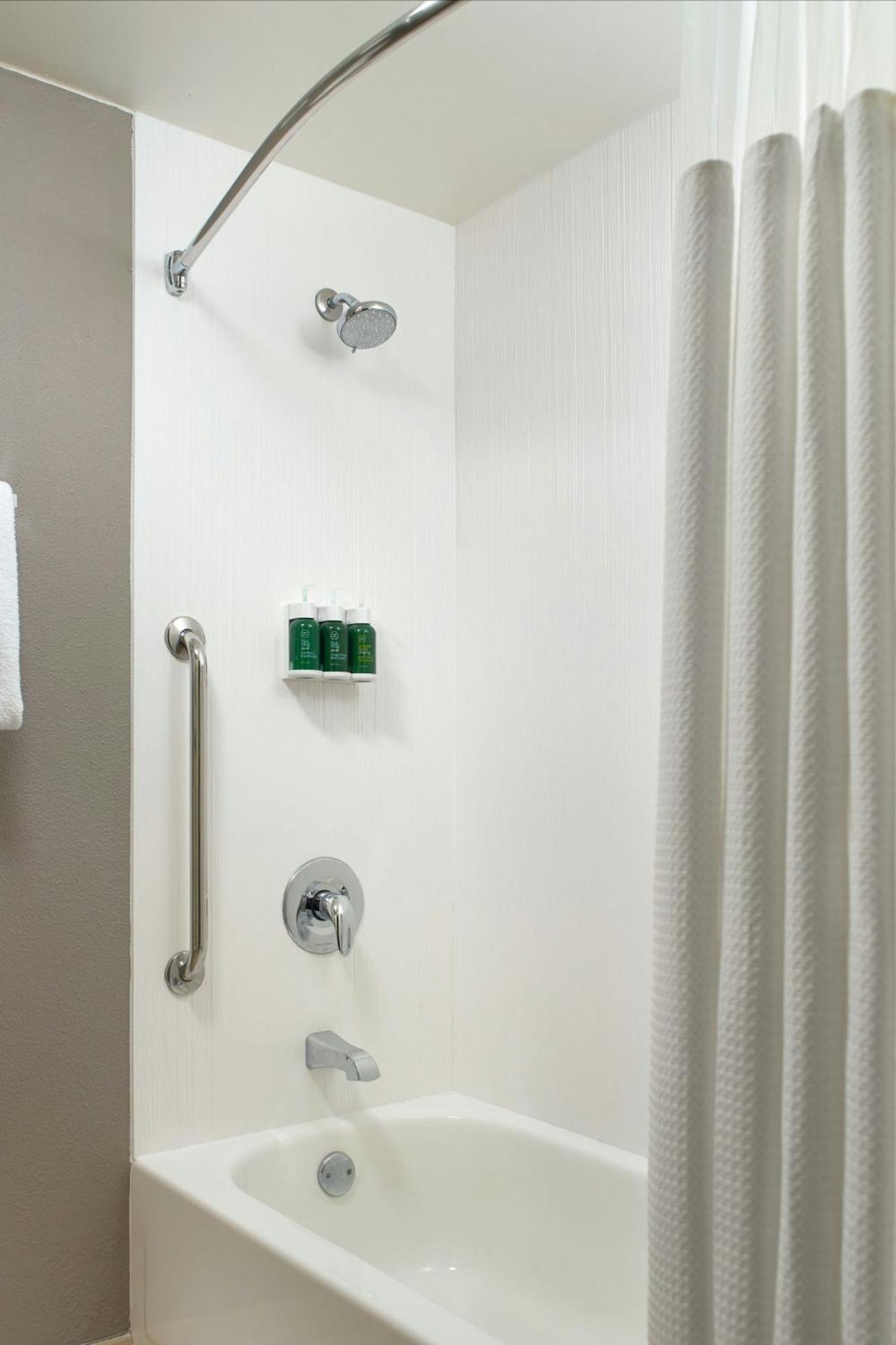 Courtyard By Marriott Greensboro Luaran gambar