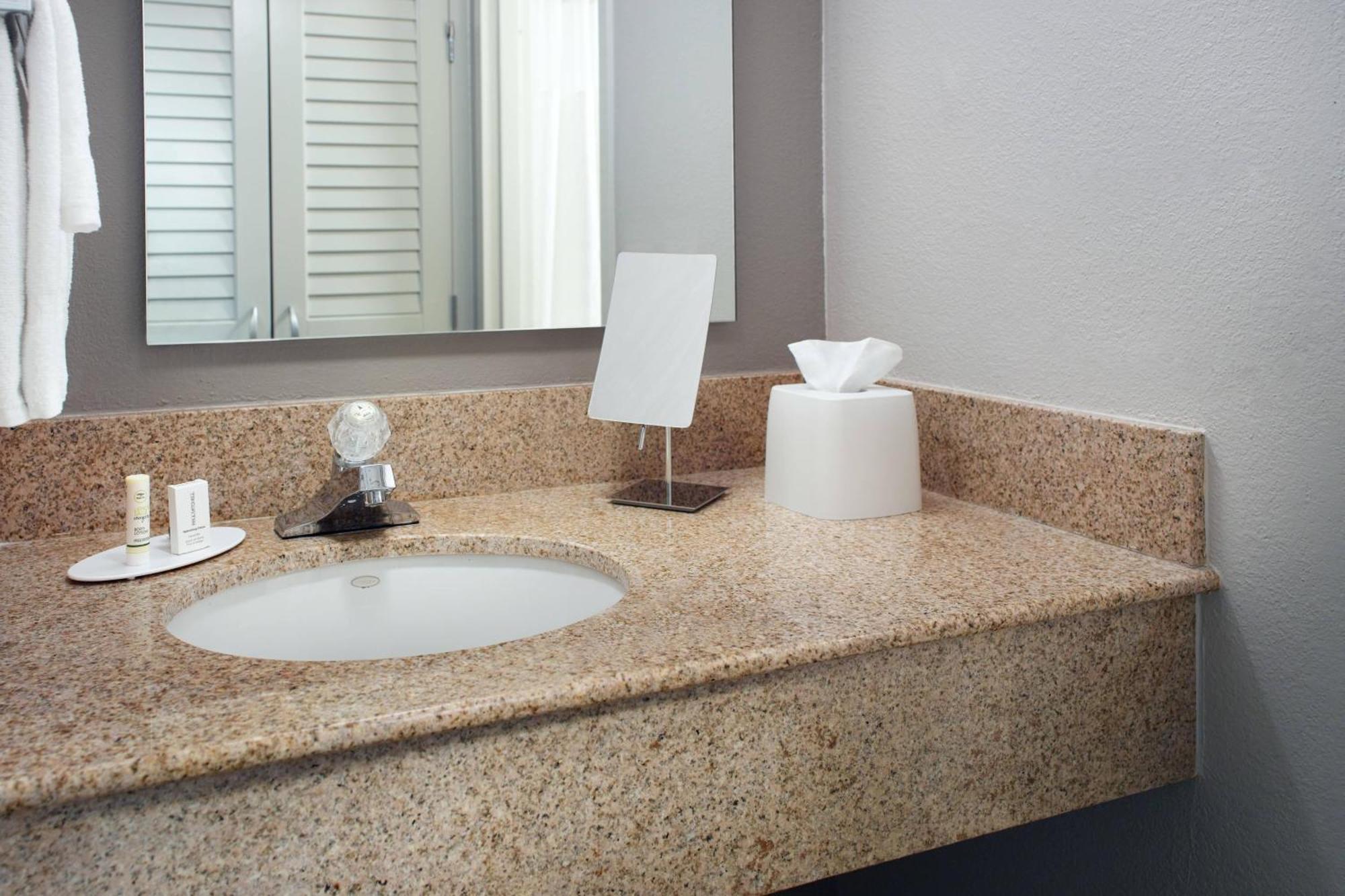 Courtyard By Marriott Greensboro Luaran gambar
